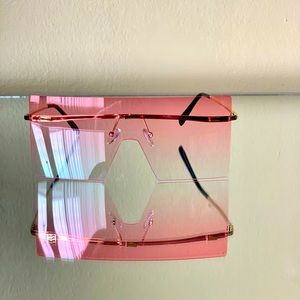 Women’s frameless sunglasses 😎